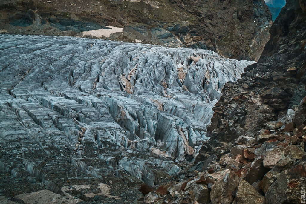 Цейский ледник — крупнейший ледник в России
